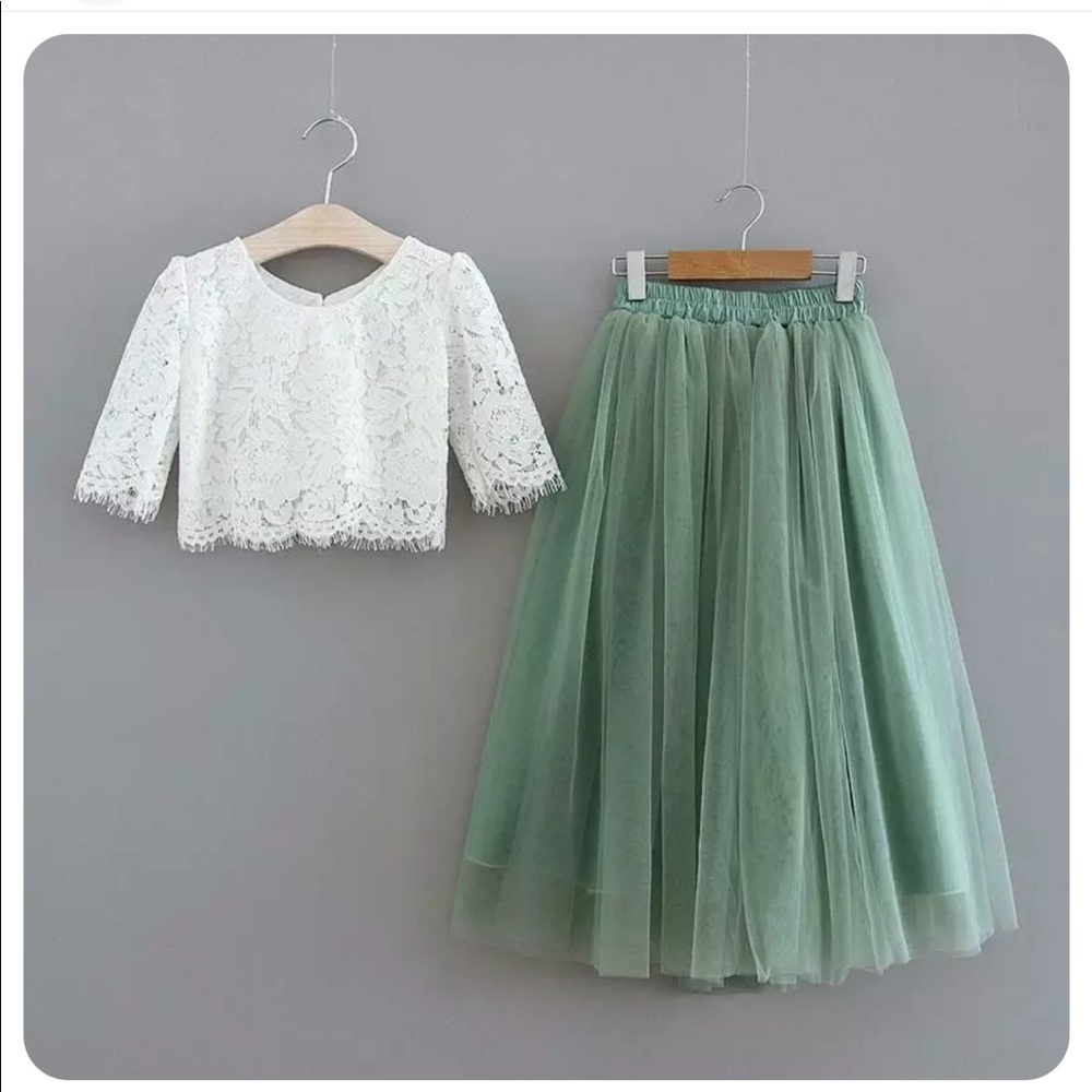 Girls size 5 tulu green flower girl skirt ONLY